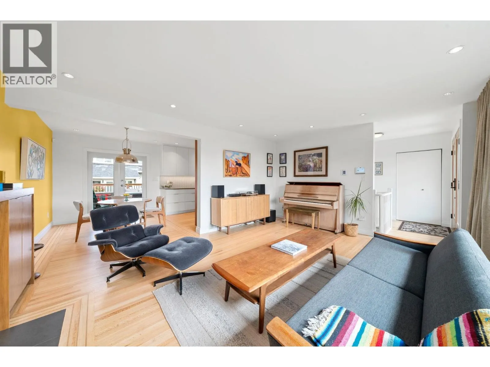 728 E 6TH STREET