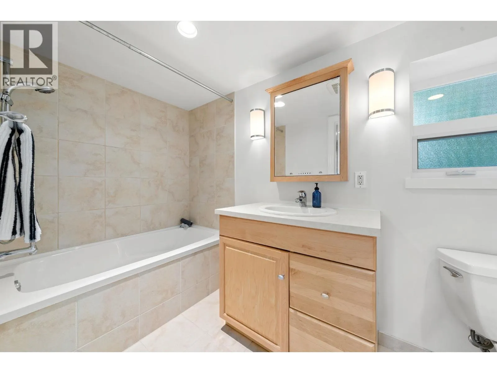 728 E 6TH STREET