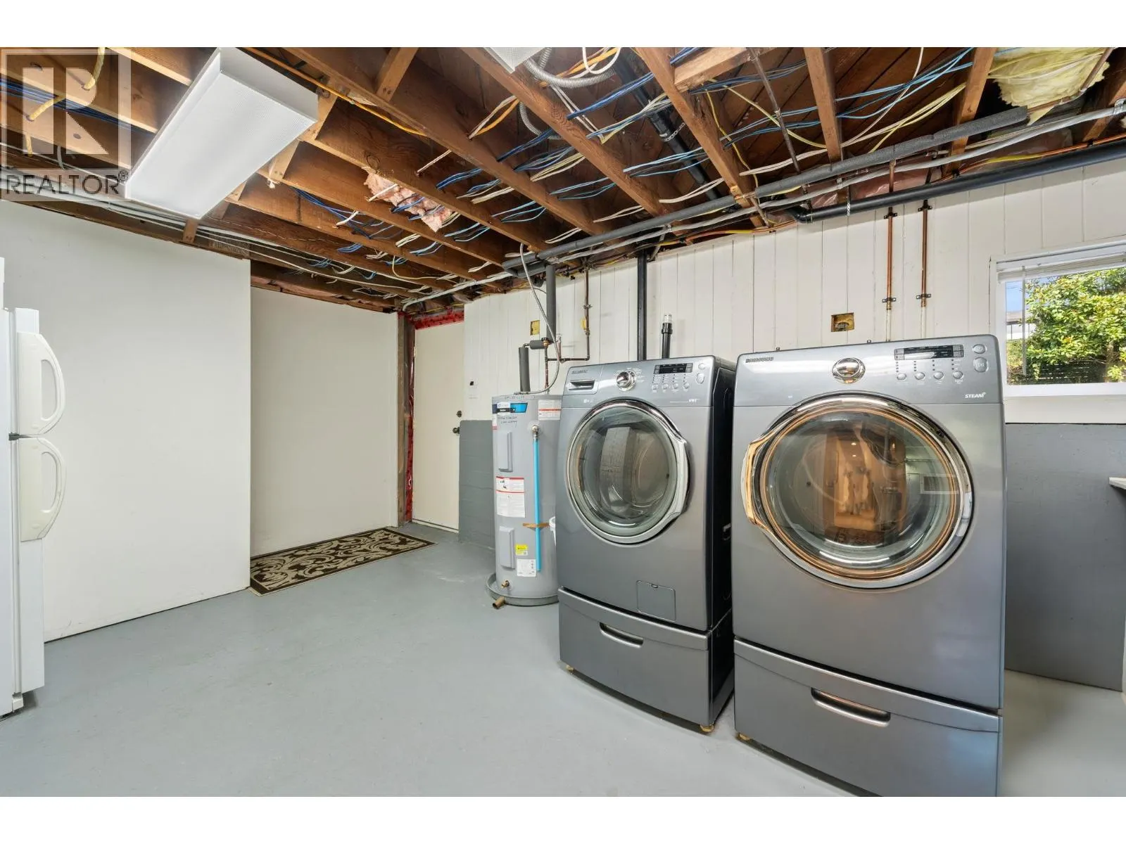 728 E 6TH STREET