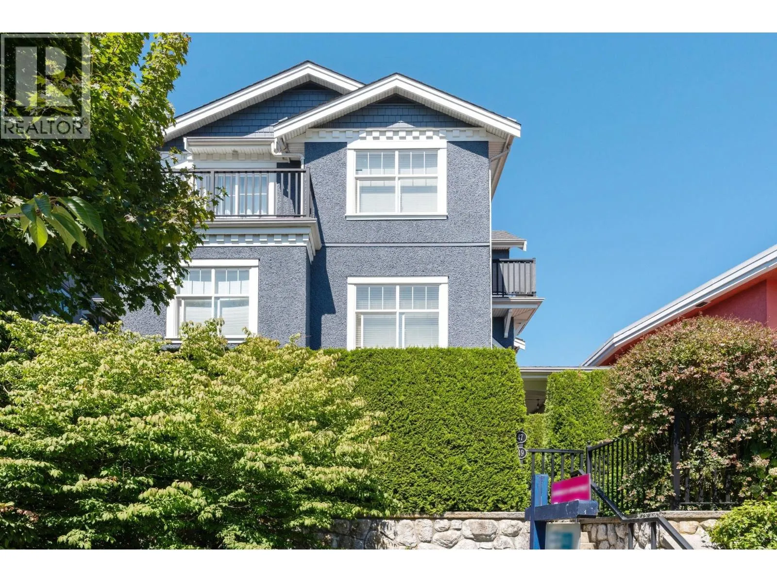 49 E 13TH AVENUE