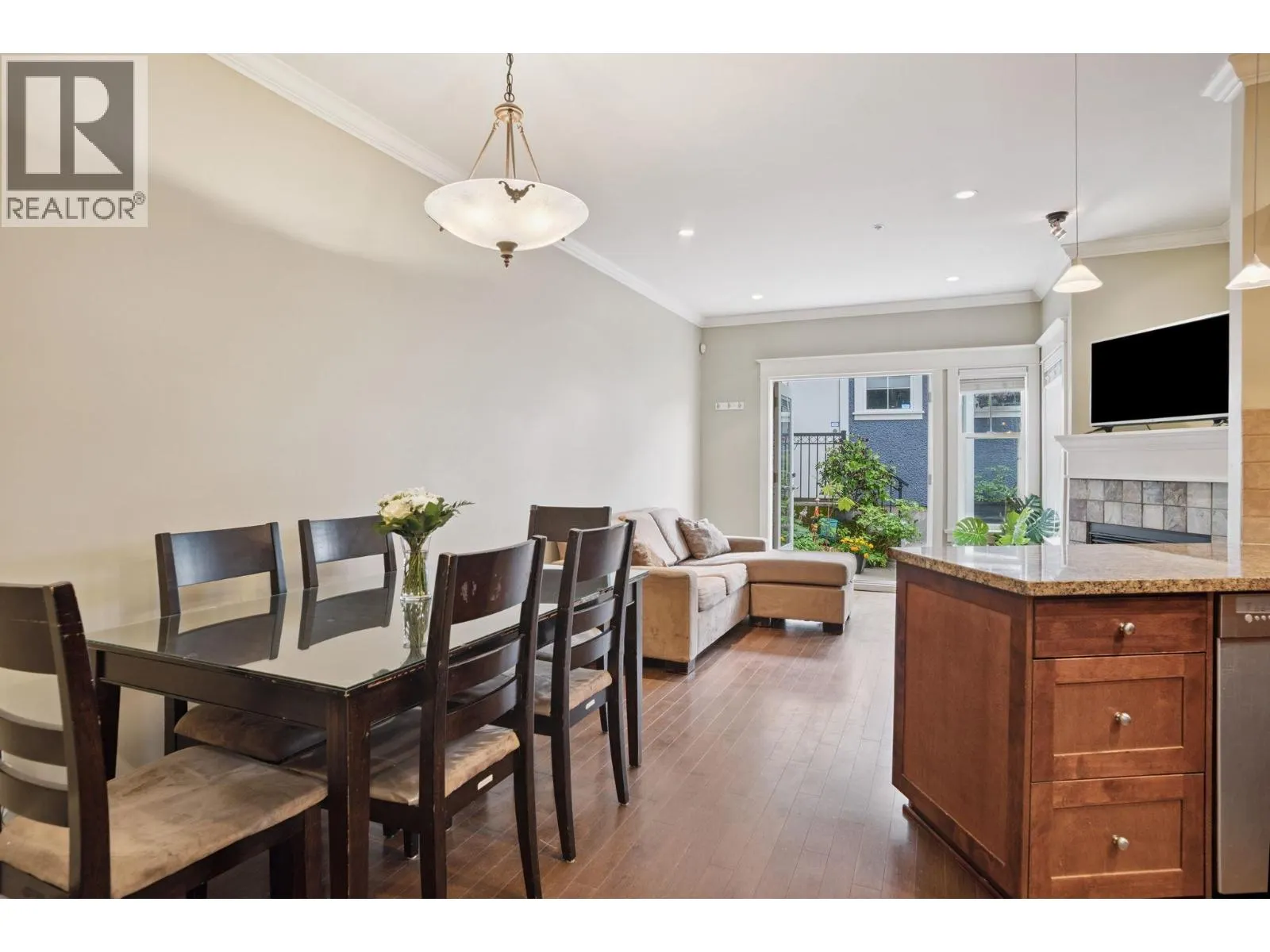 49 E 13TH AVENUE