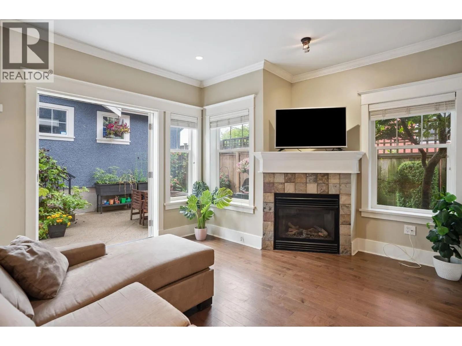 49 E 13TH AVENUE