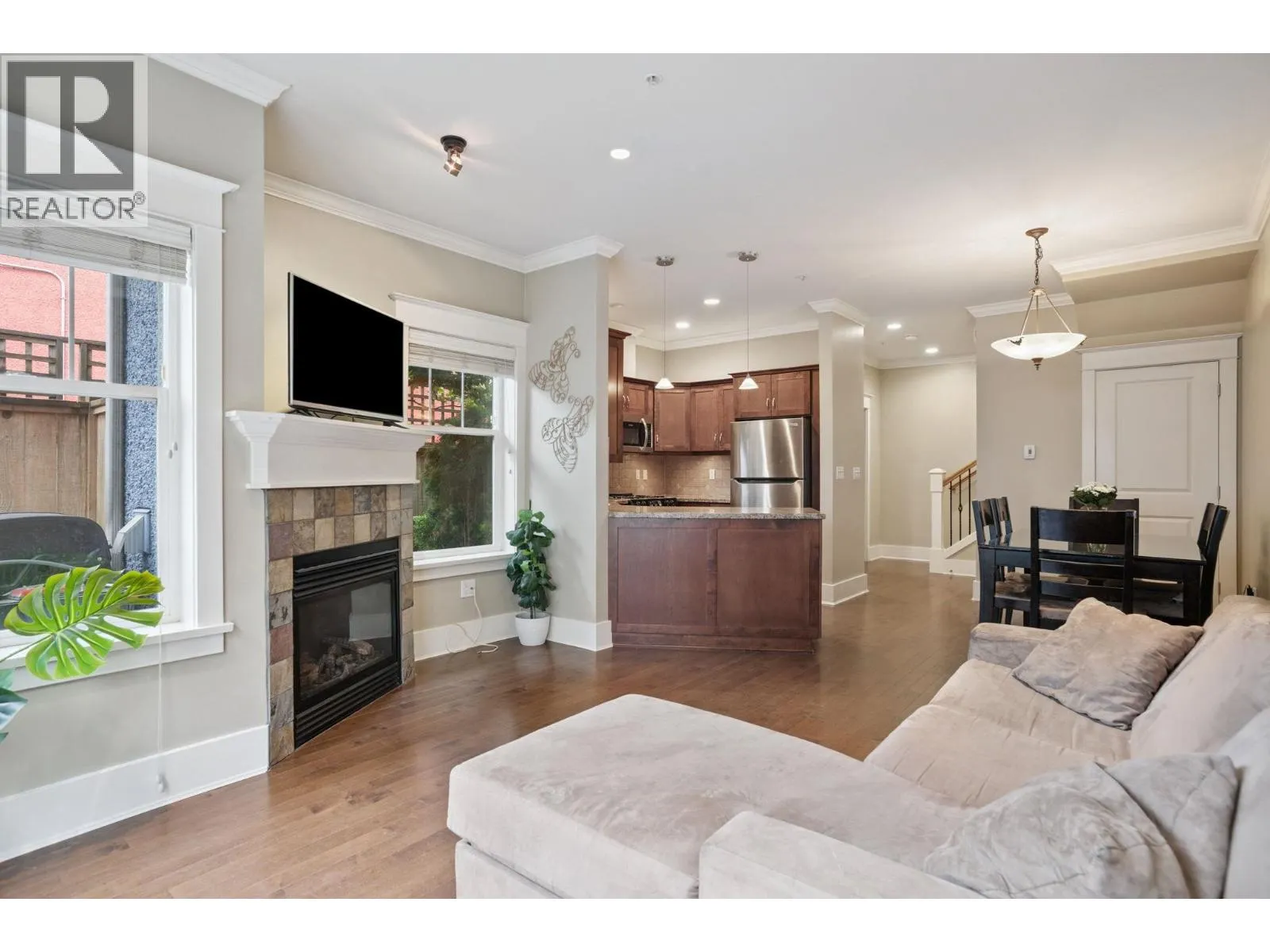 49 E 13TH AVENUE