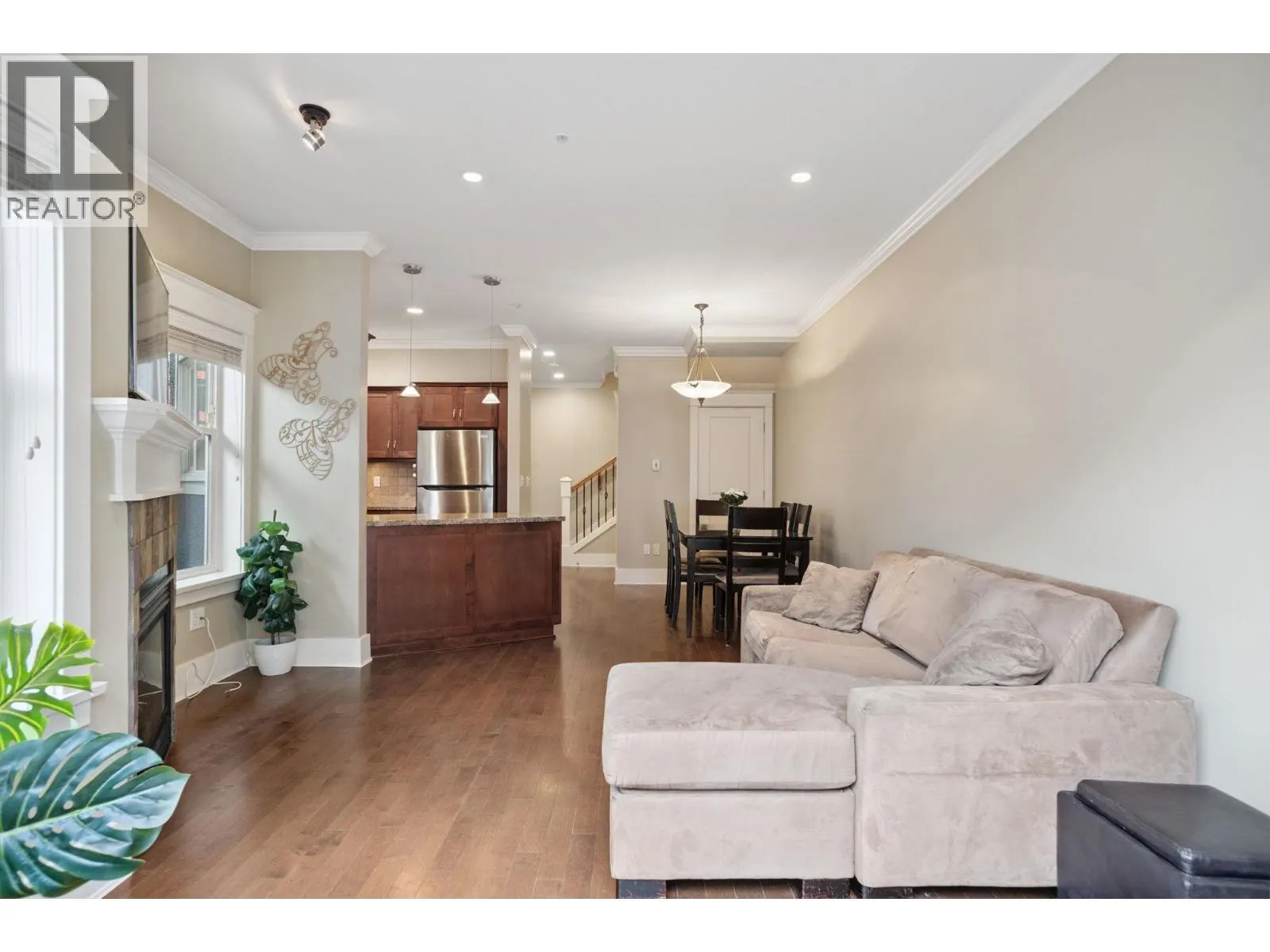 49 E 13TH AVENUE