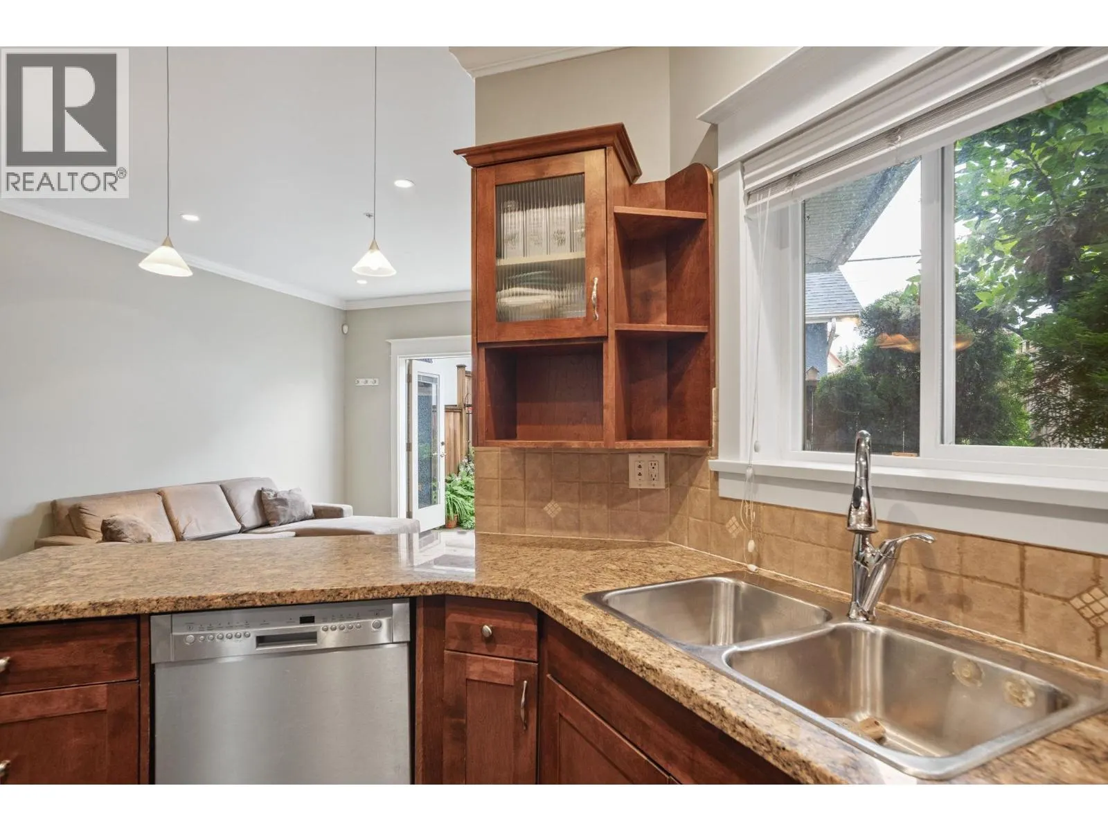 49 E 13TH AVENUE