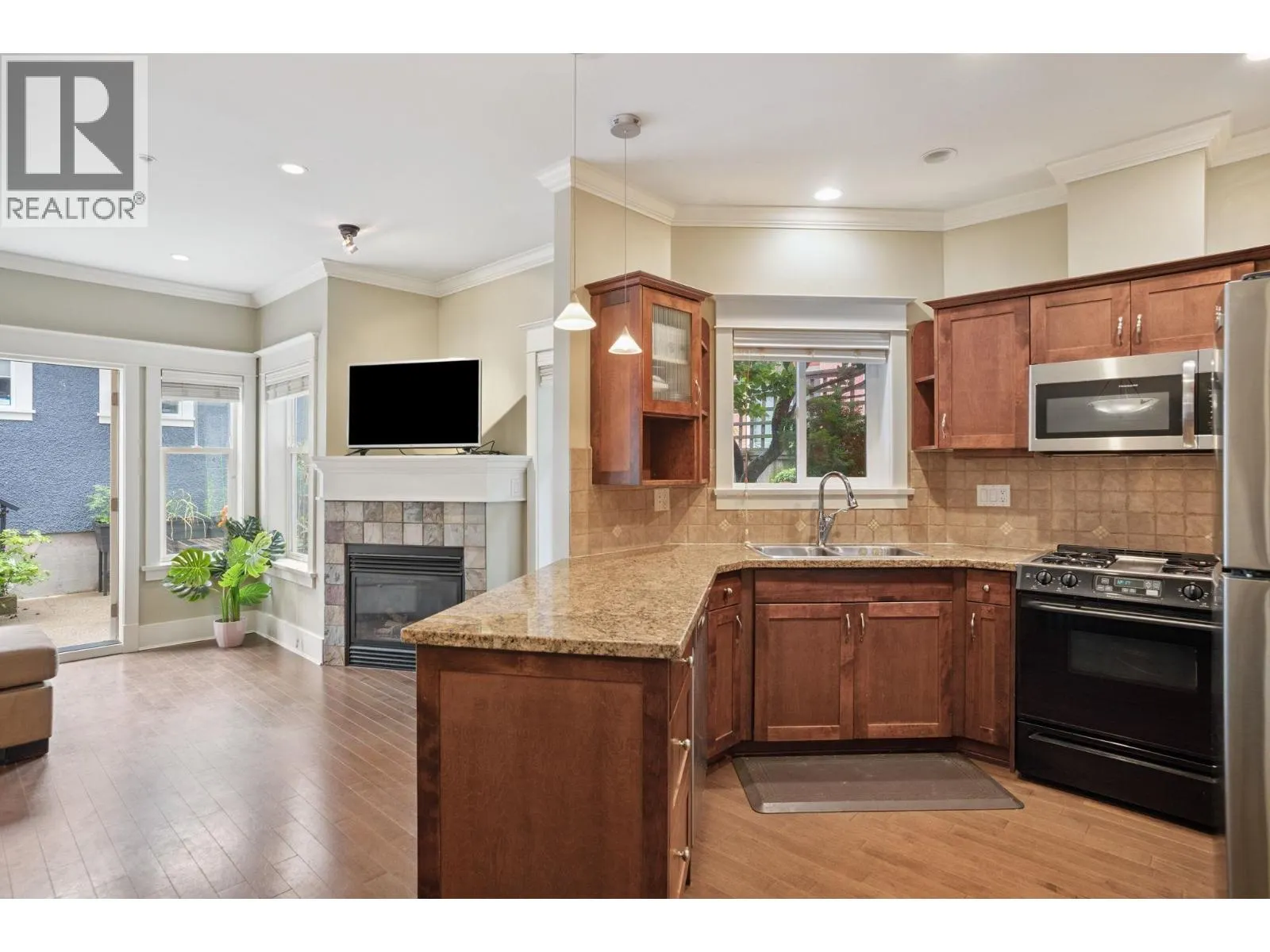 49 E 13TH AVENUE