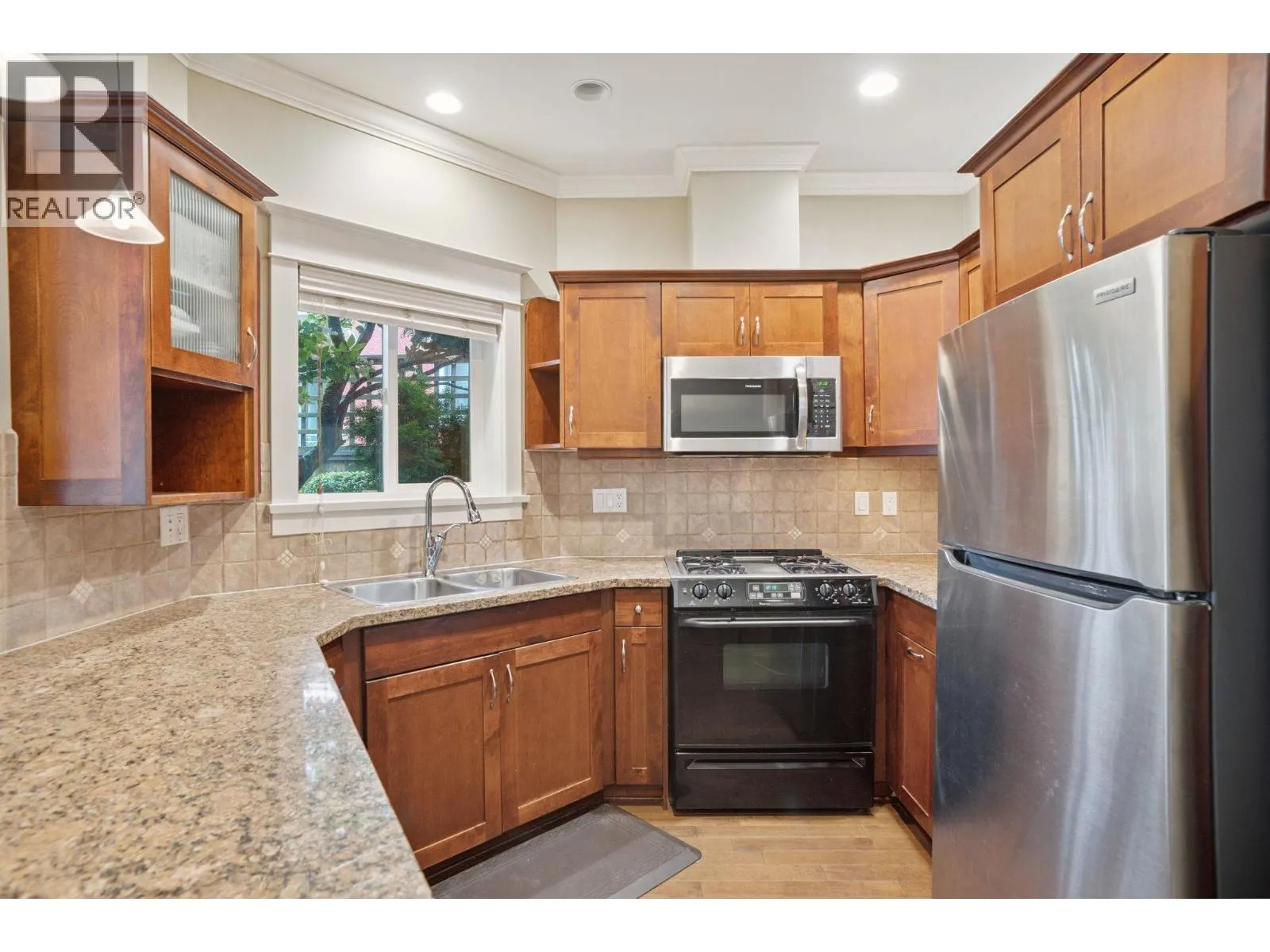 49 E 13TH AVENUE