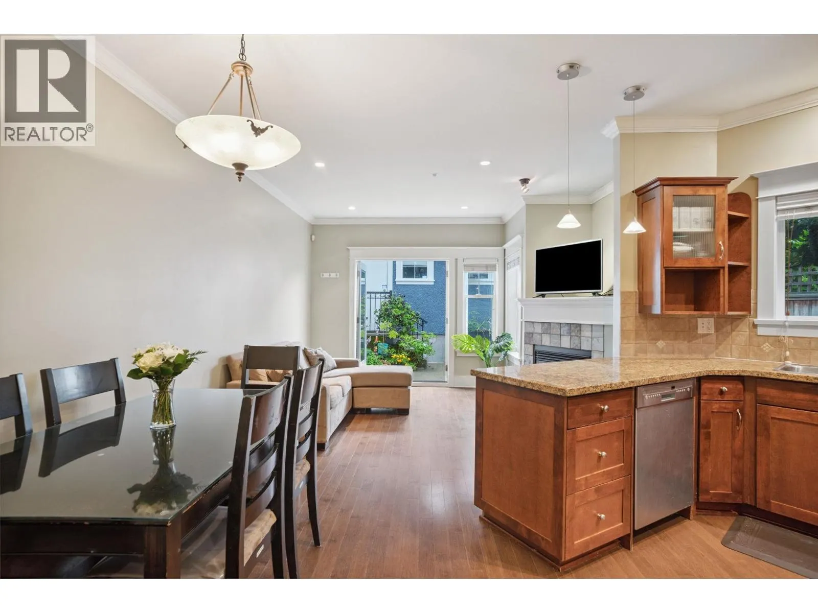 49 E 13TH AVENUE