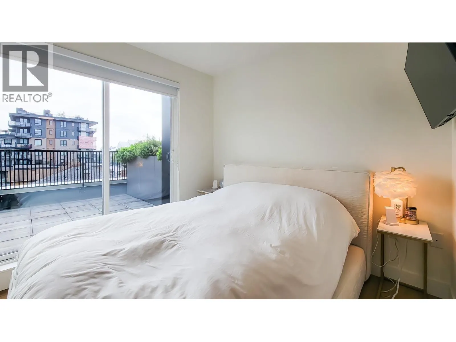 401 2235 E BROADWAY