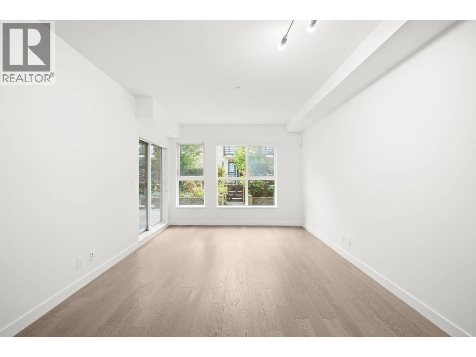 102 10177 RIVER DRIVE