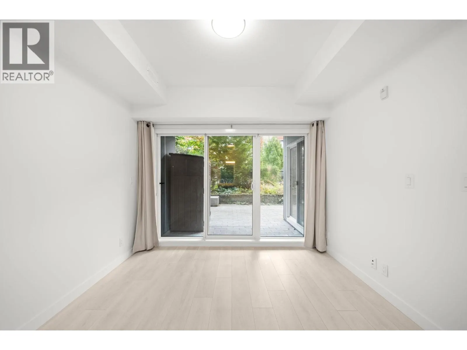 102 10177 RIVER DRIVE