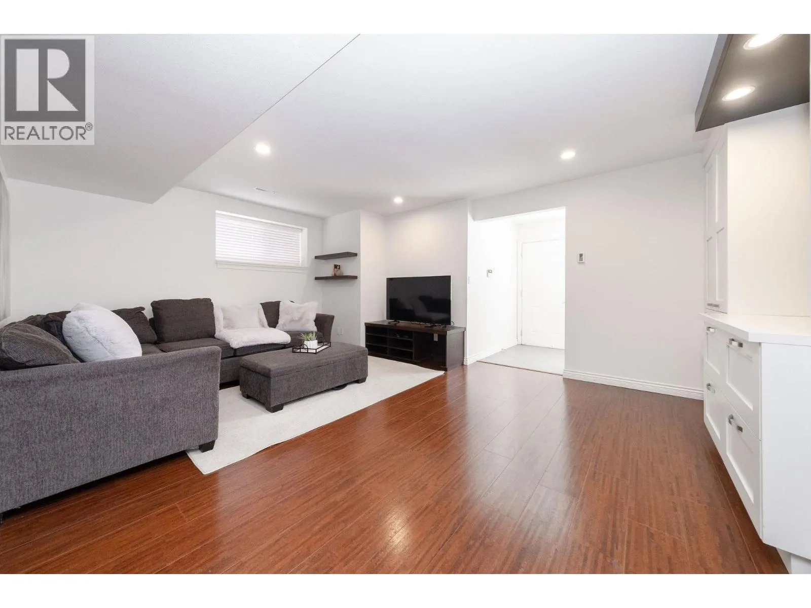 369 E 5TH STREET