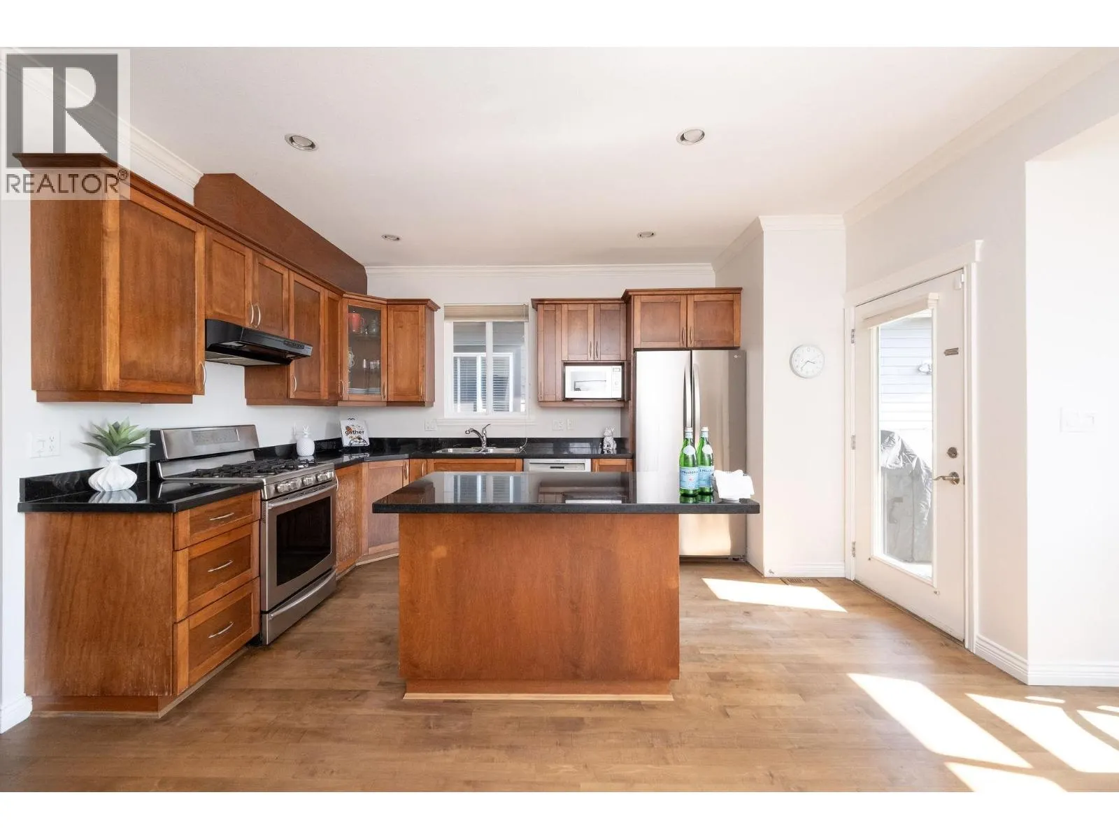 369 E 5TH STREET
