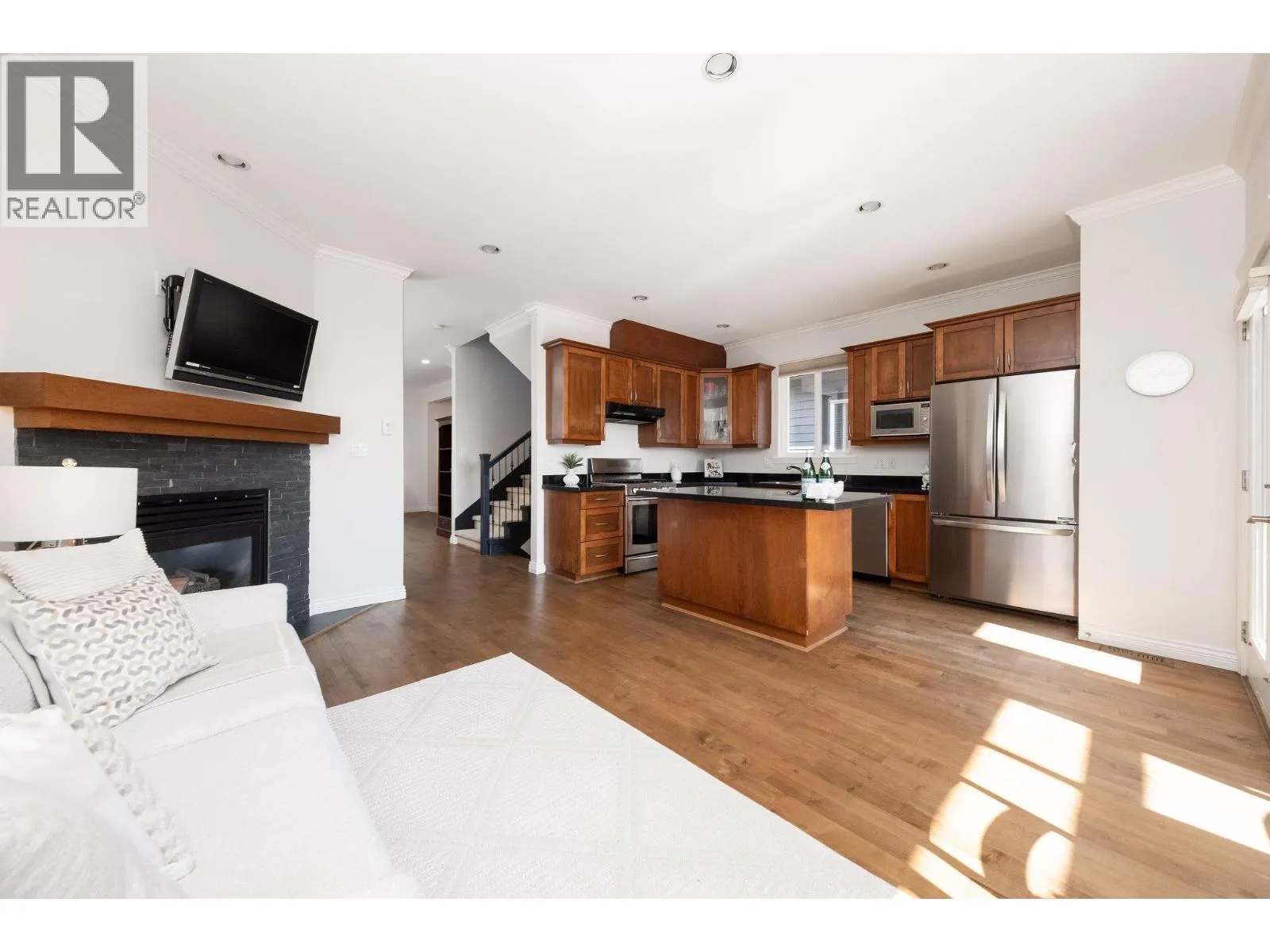369 E 5TH STREET