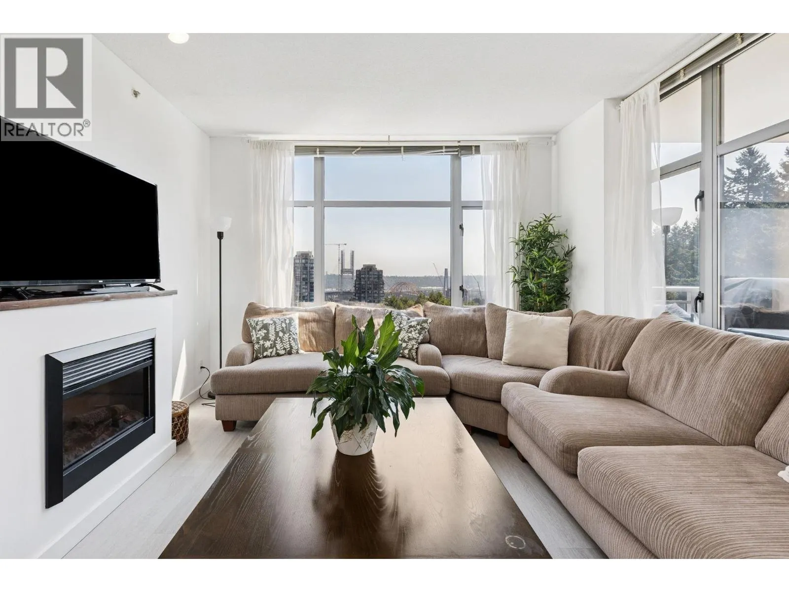 1206 280 ROSS DRIVE