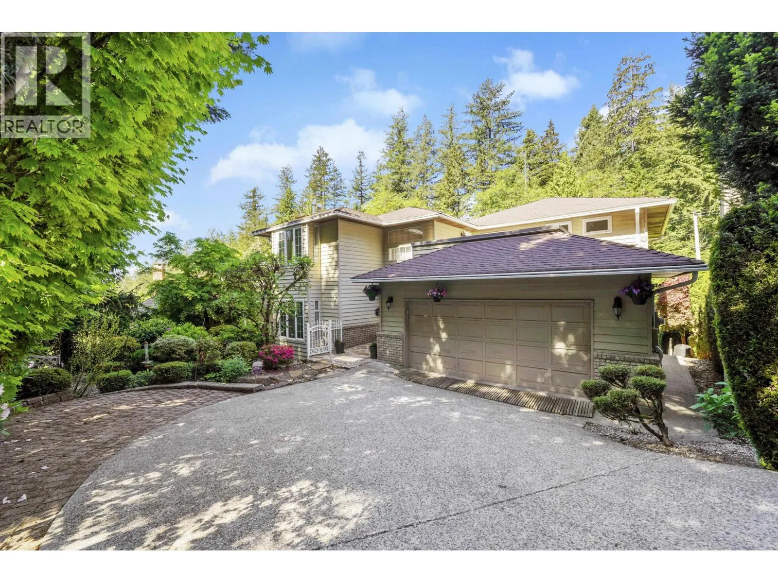 5885 NANCY GREENE WAY