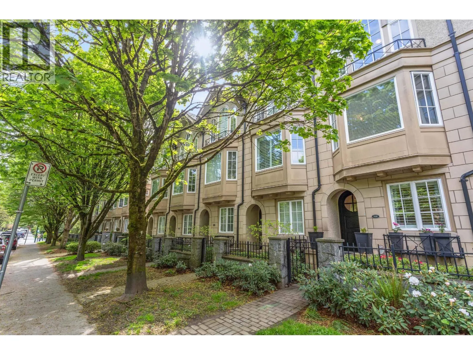 930 W 13TH AVENUE