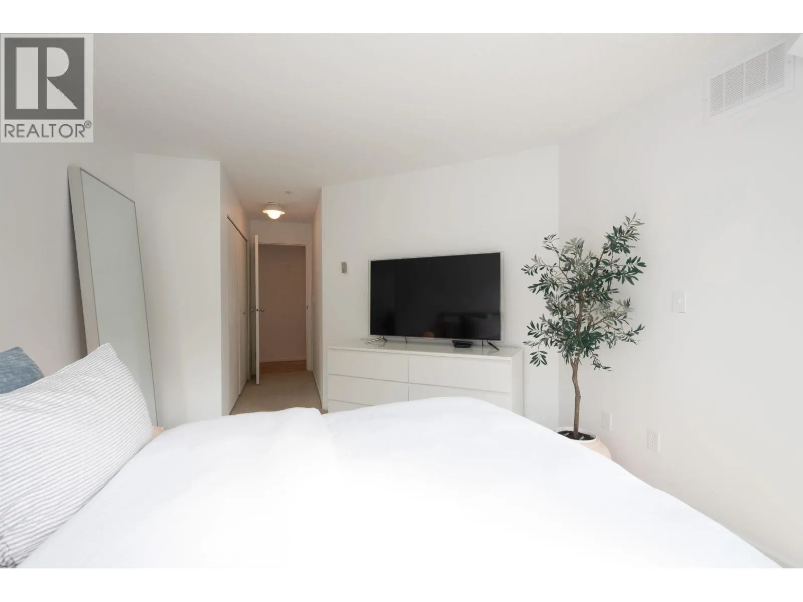 420 3440 W BROADWAY