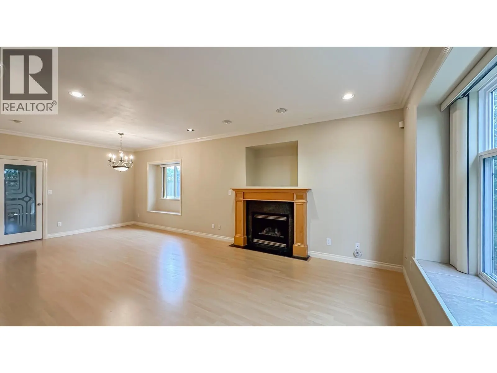 6577 AUBREY STREET