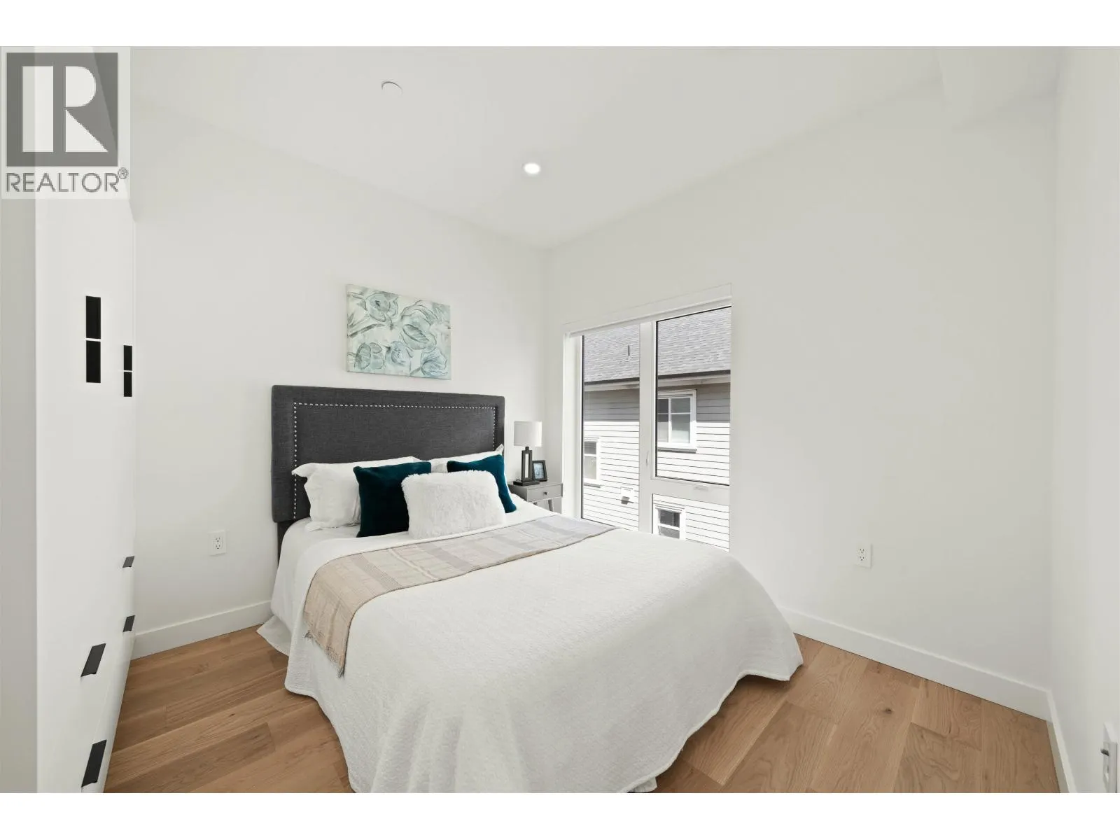 2412 VICTORIA DRIVE