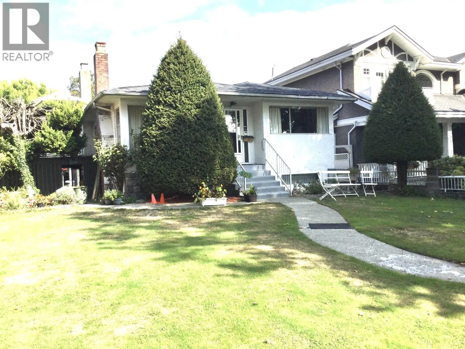 3929 TRIUMPH STREET