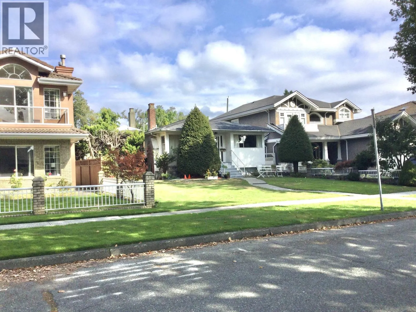 3929 TRIUMPH STREET