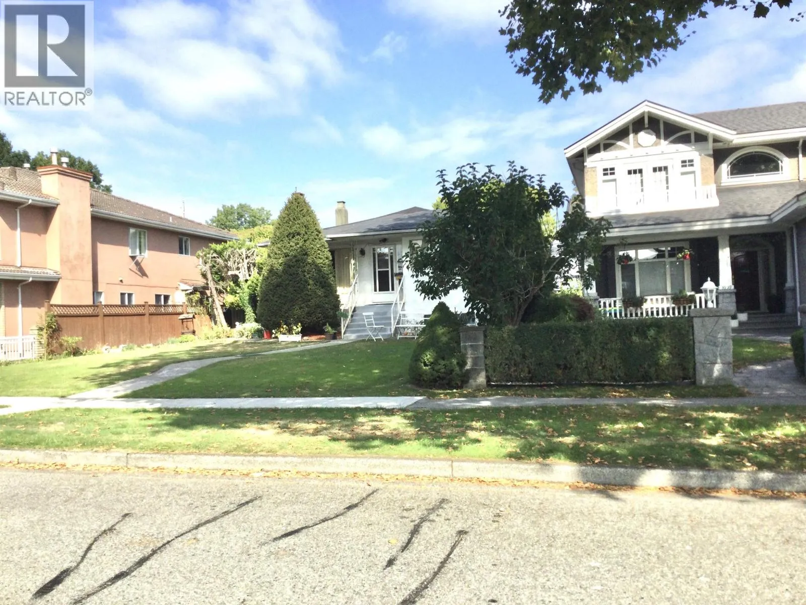 3929 TRIUMPH STREET