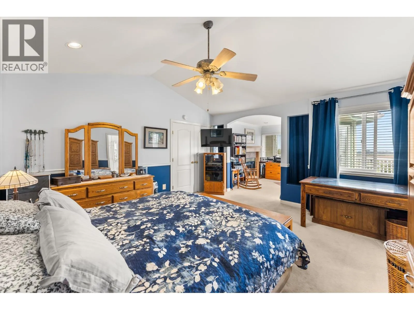 330 ROSEHILL WYND
