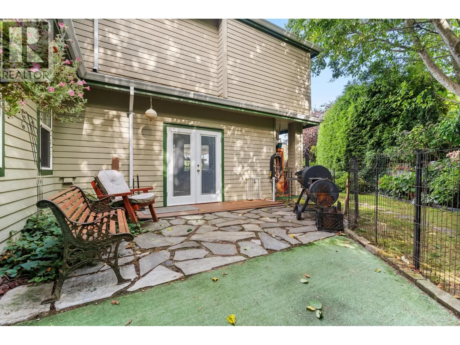 330 ROSEHILL WYND