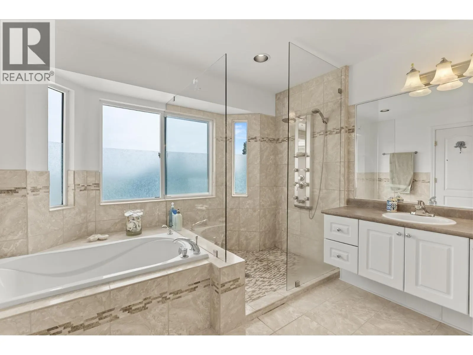 330 ROSEHILL WYND