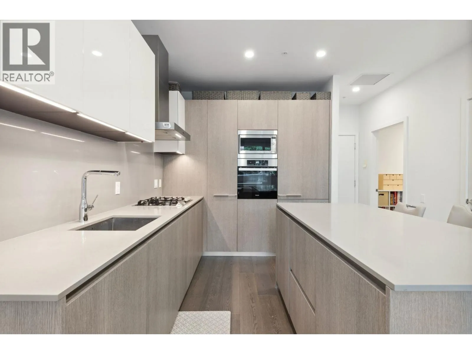 103 4932 CAMBIE STREET