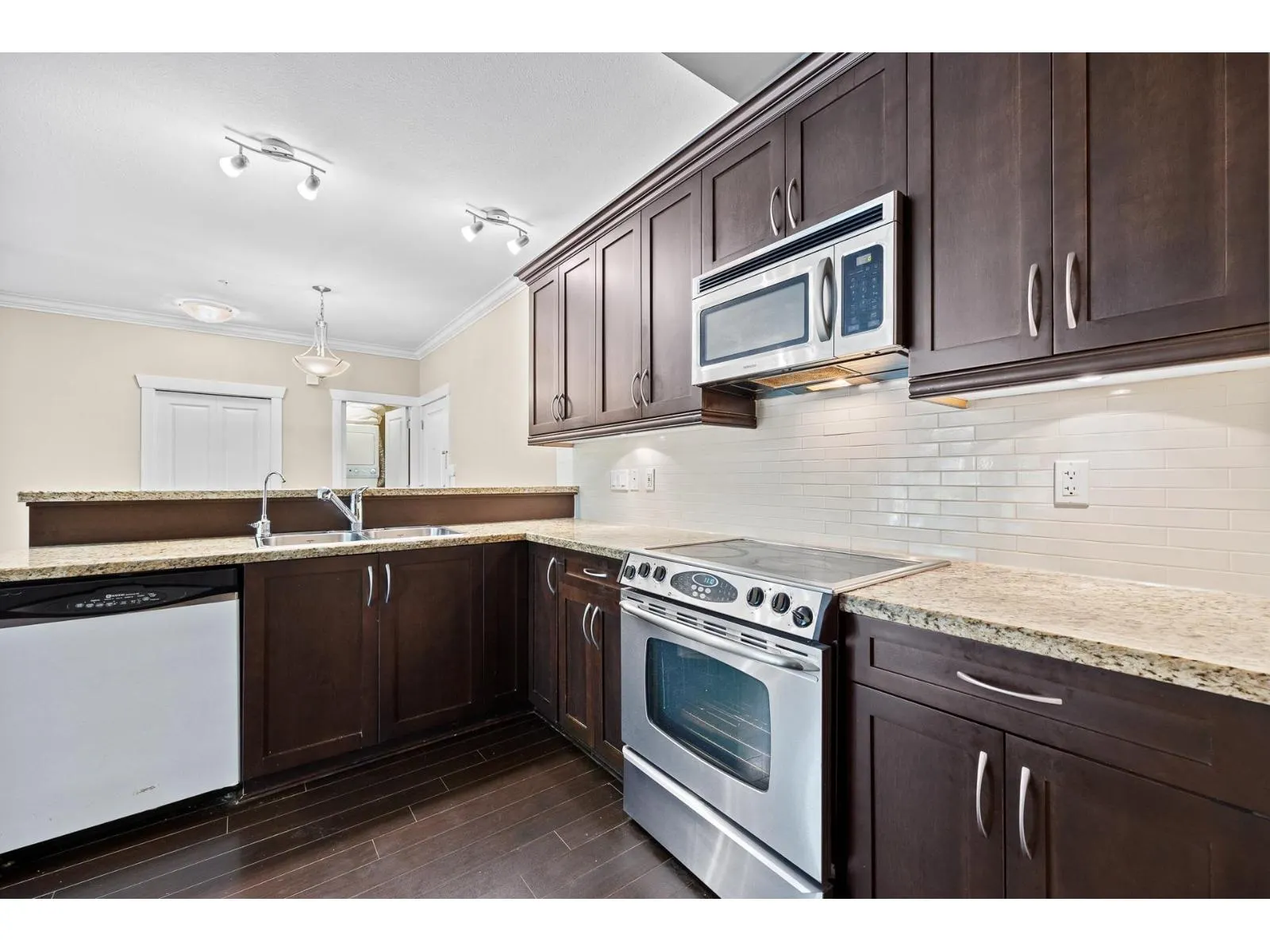 103 15368 17A AVENUE