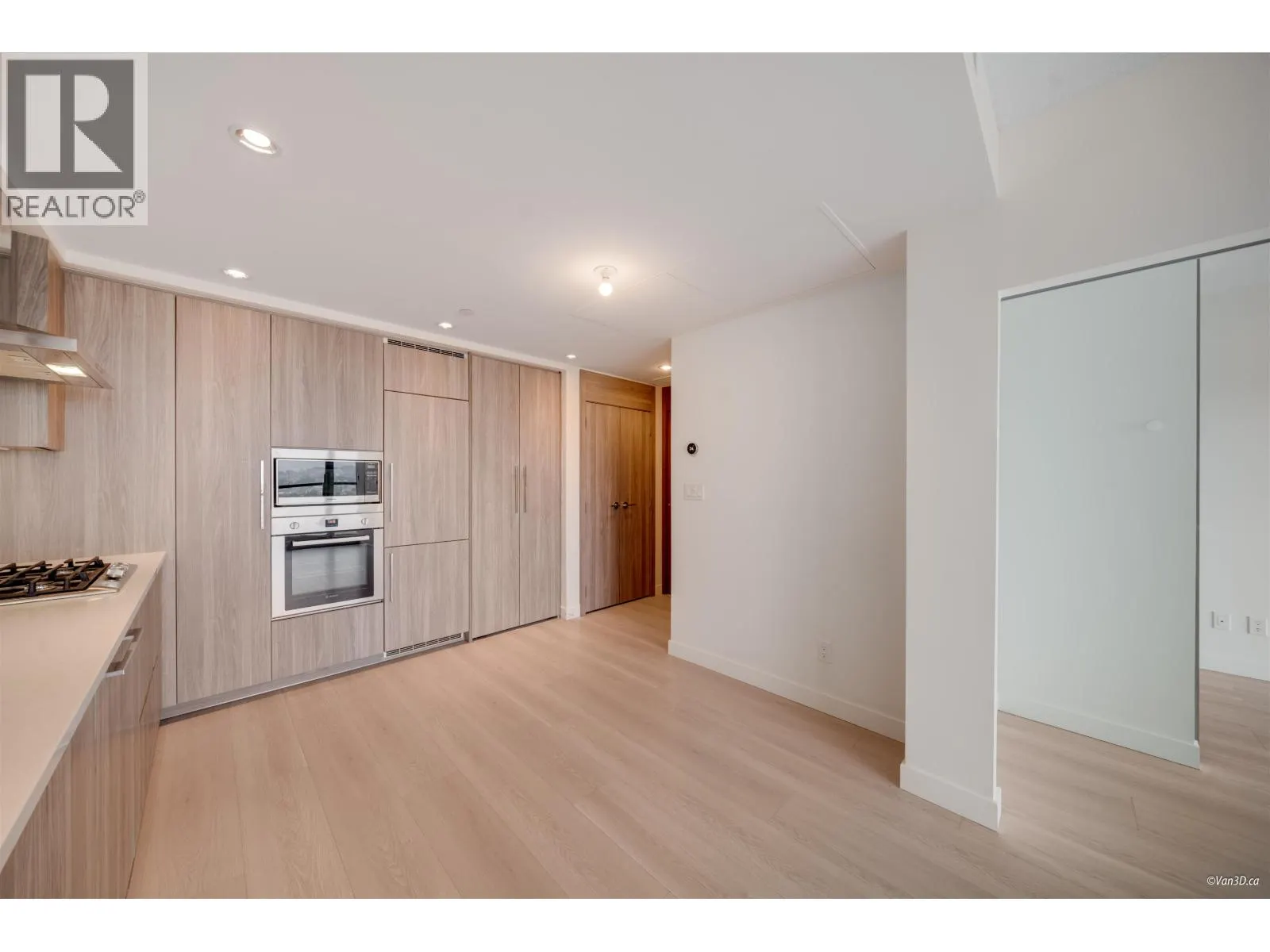 3006 4730 LOUGHEED HIGHWAY