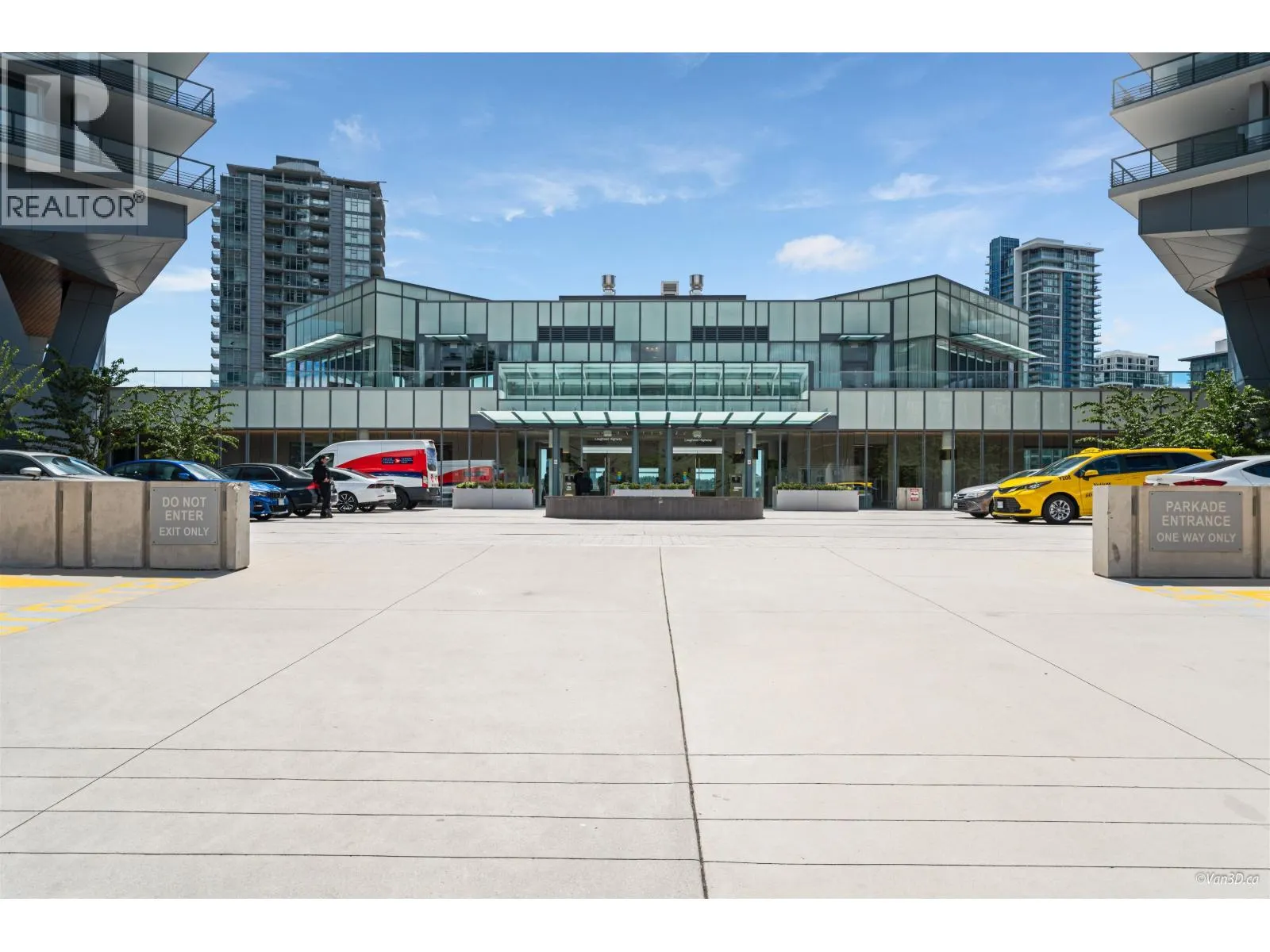 3006 4730 LOUGHEED HIGHWAY