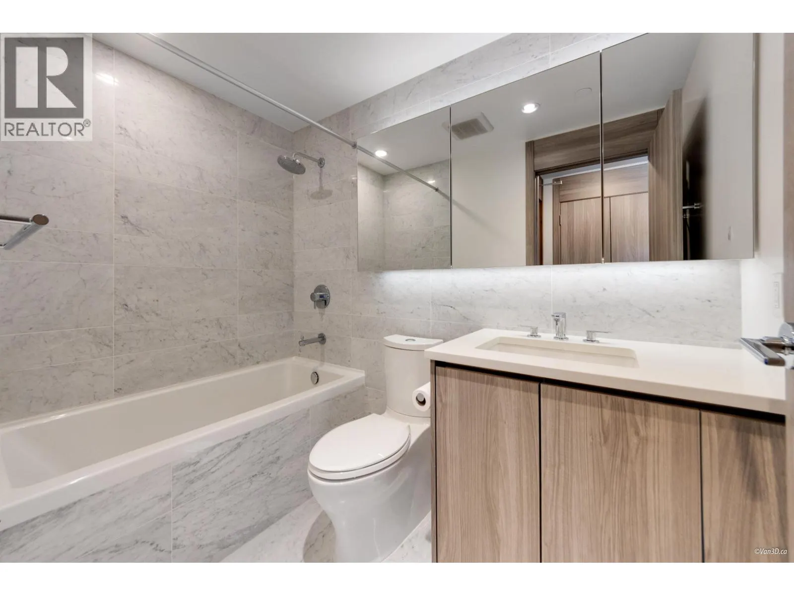 3006 4730 LOUGHEED HIGHWAY