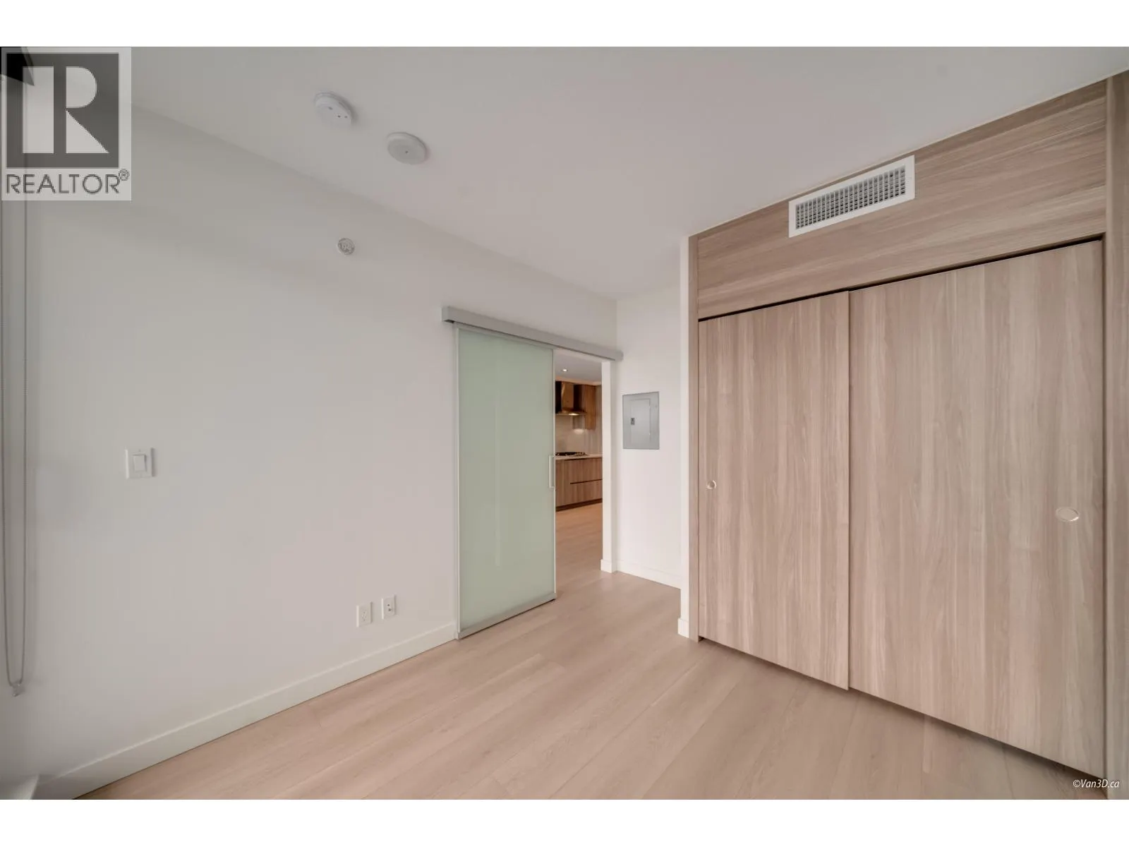3006 4730 LOUGHEED HIGHWAY