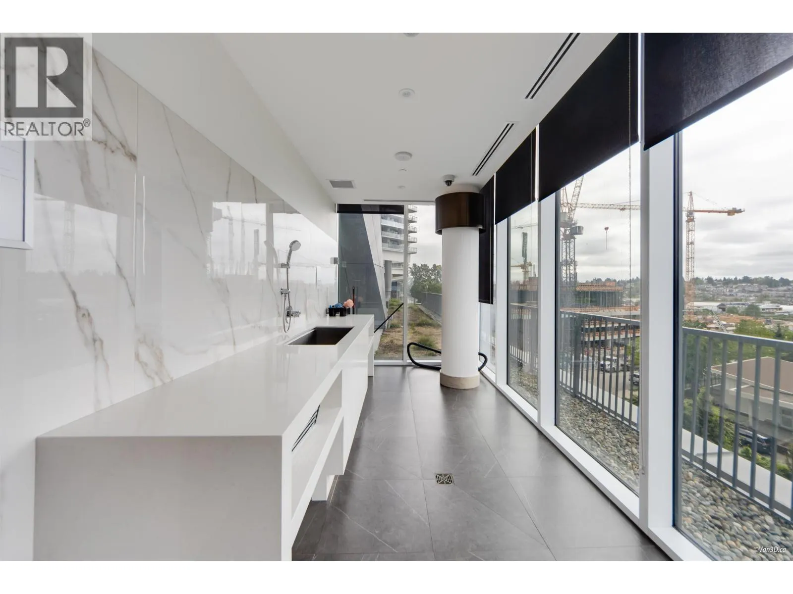 3006 4730 LOUGHEED HIGHWAY