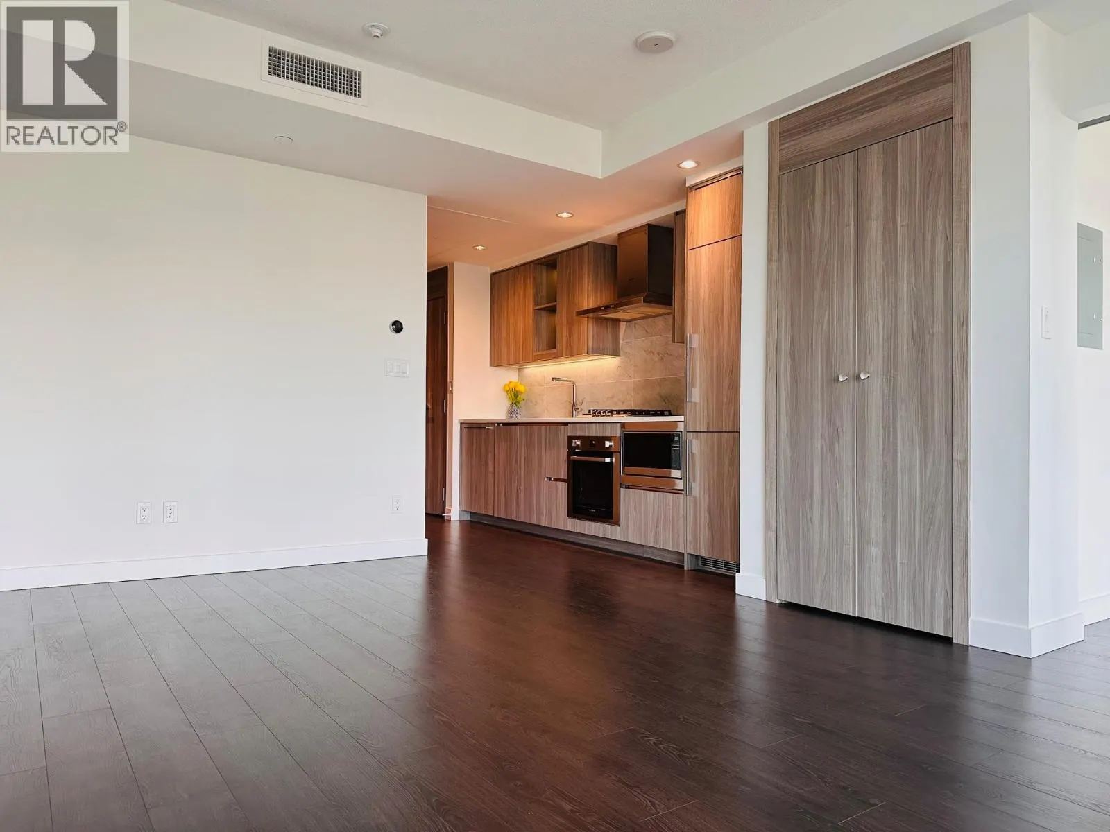 1009 4730 LOUGHEED HIGHWAY