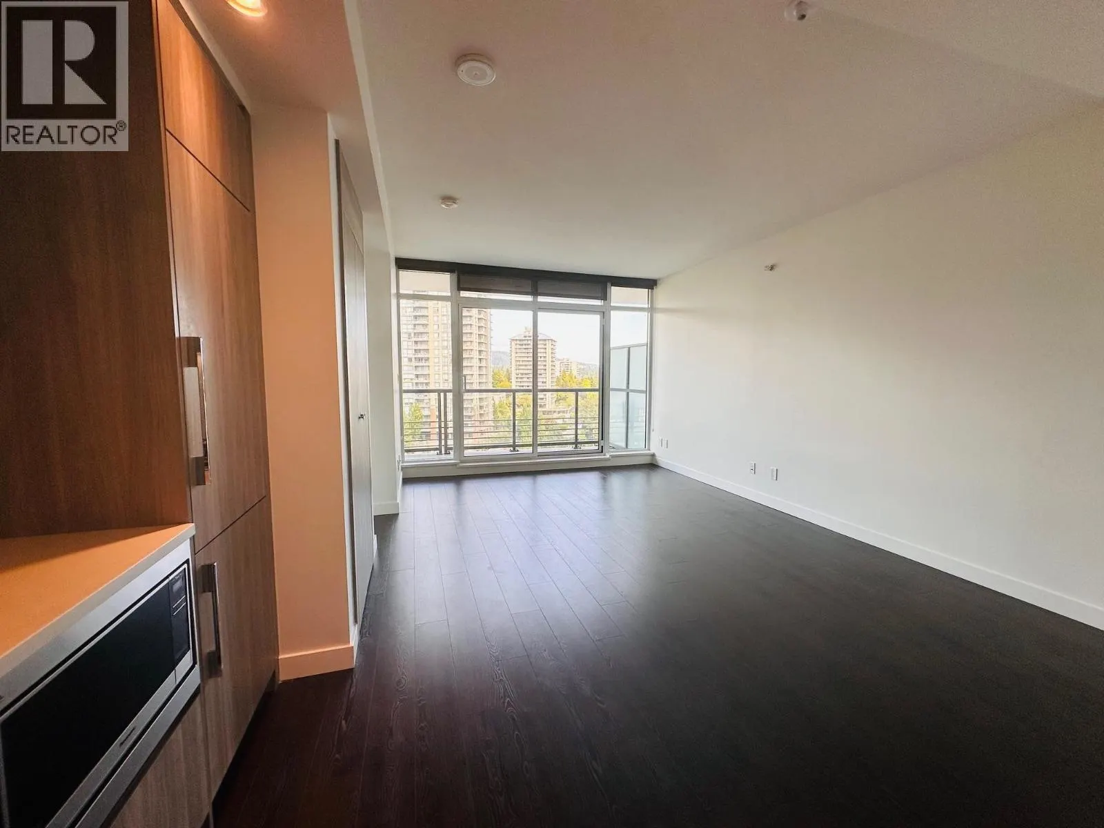 1009 4730 LOUGHEED HIGHWAY