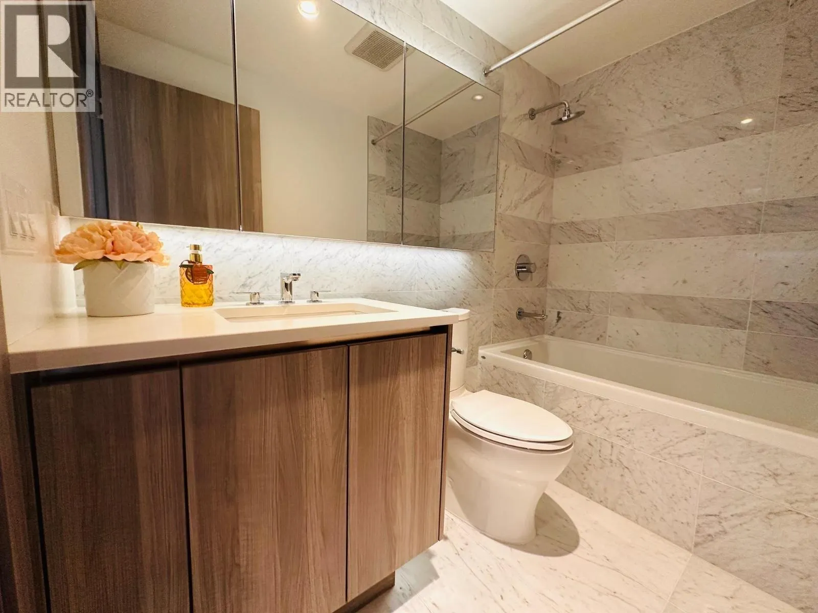 1009 4730 LOUGHEED HIGHWAY