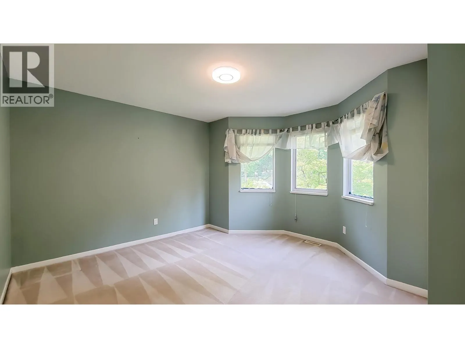 8 2990 PANORAMA DRIVE