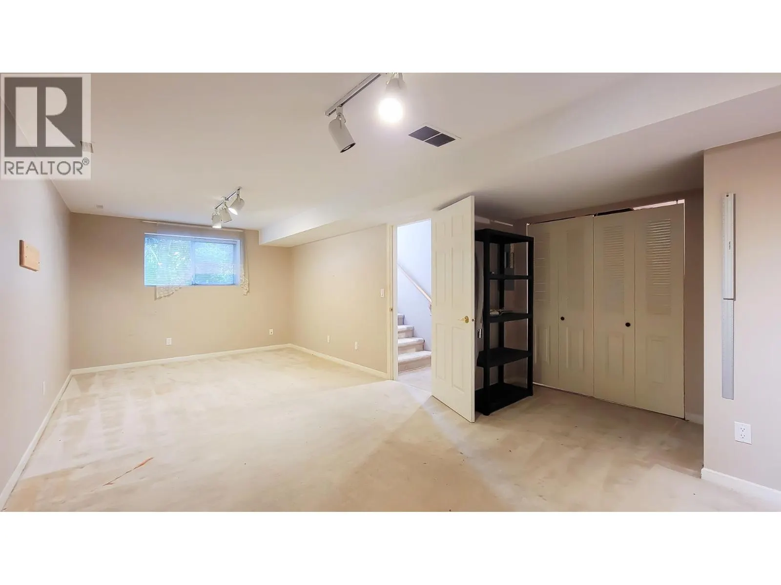8 2990 PANORAMA DRIVE
