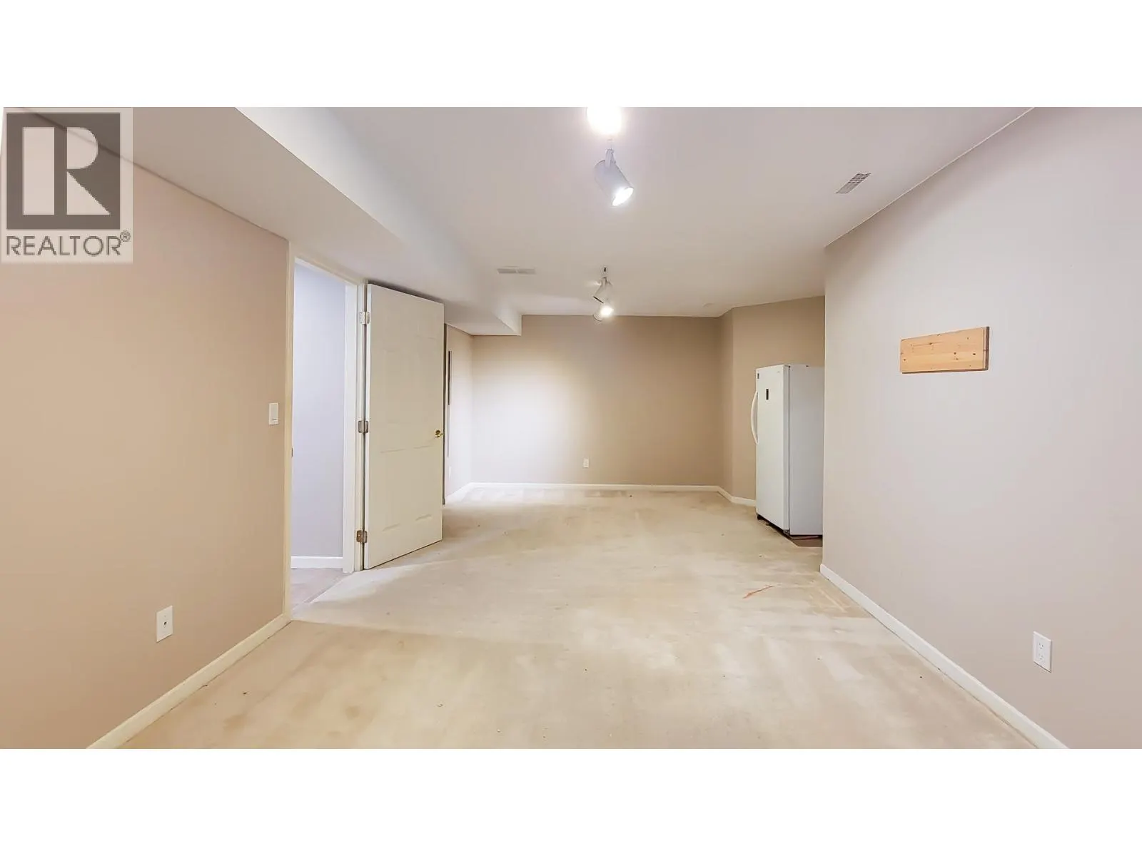 8 2990 PANORAMA DRIVE