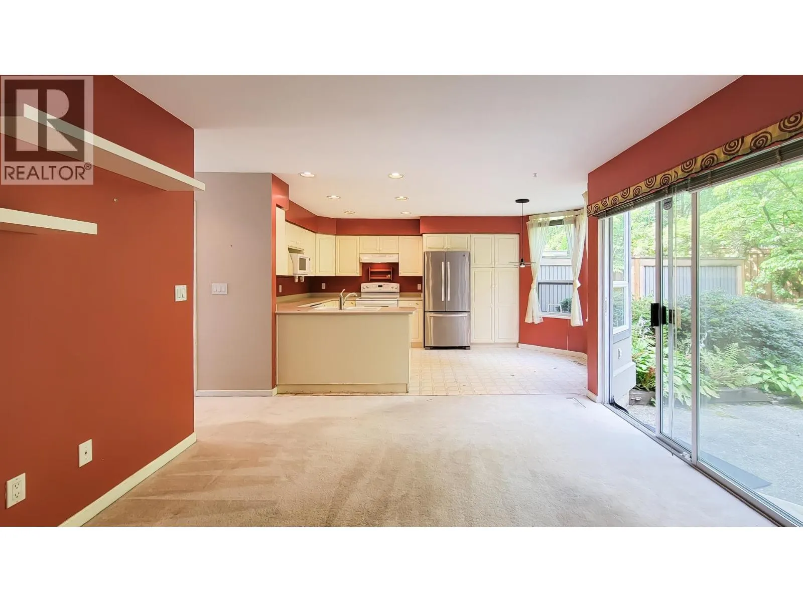8 2990 PANORAMA DRIVE