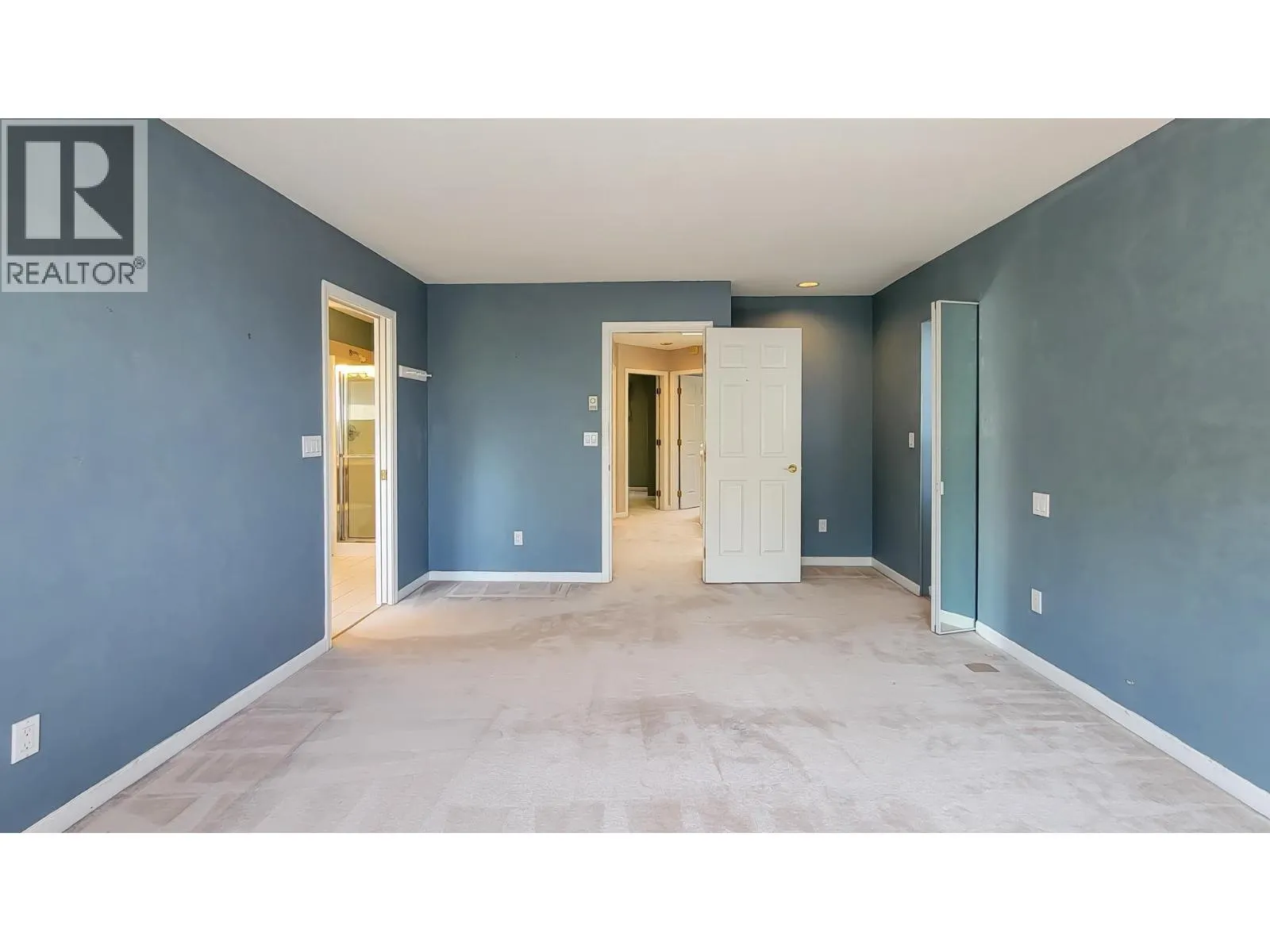 8 2990 PANORAMA DRIVE