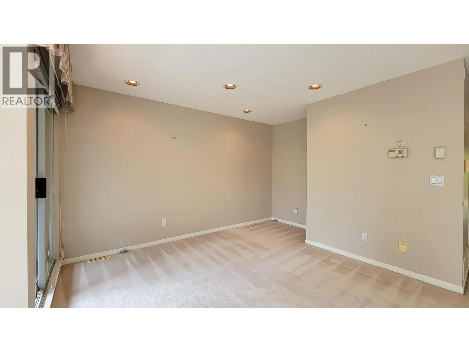 8 2990 PANORAMA DRIVE
