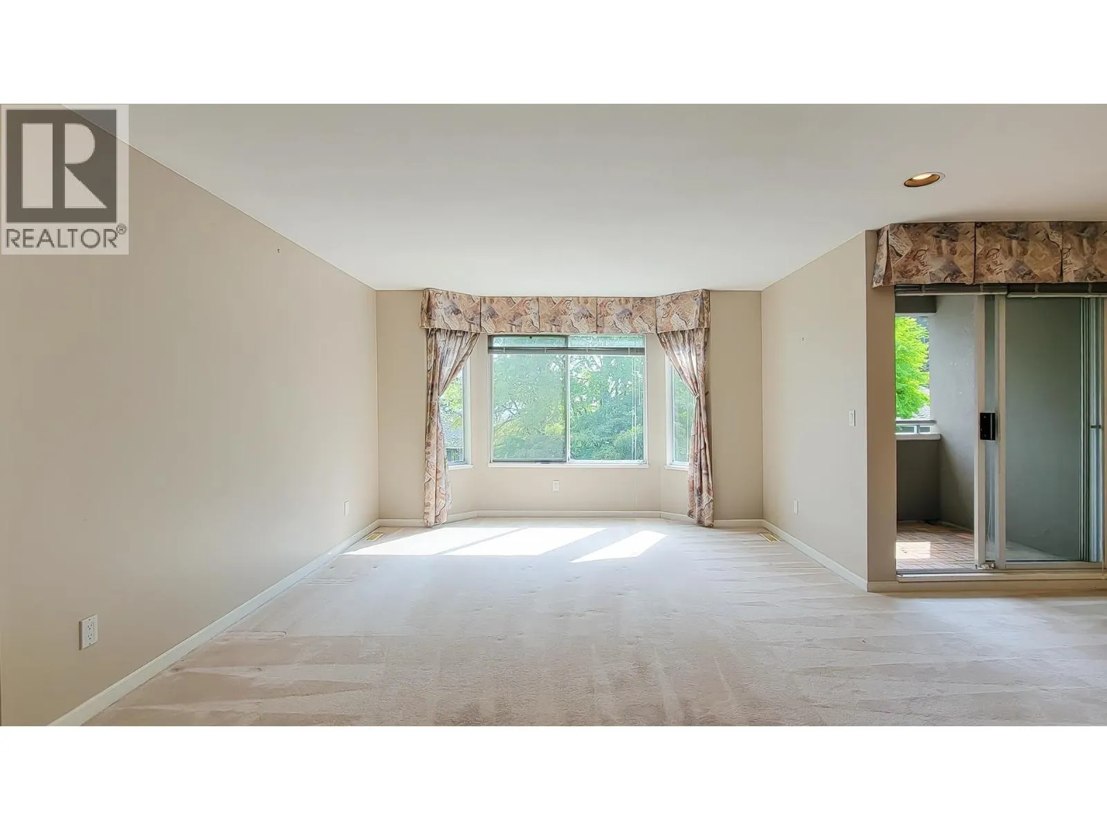 8 2990 PANORAMA DRIVE