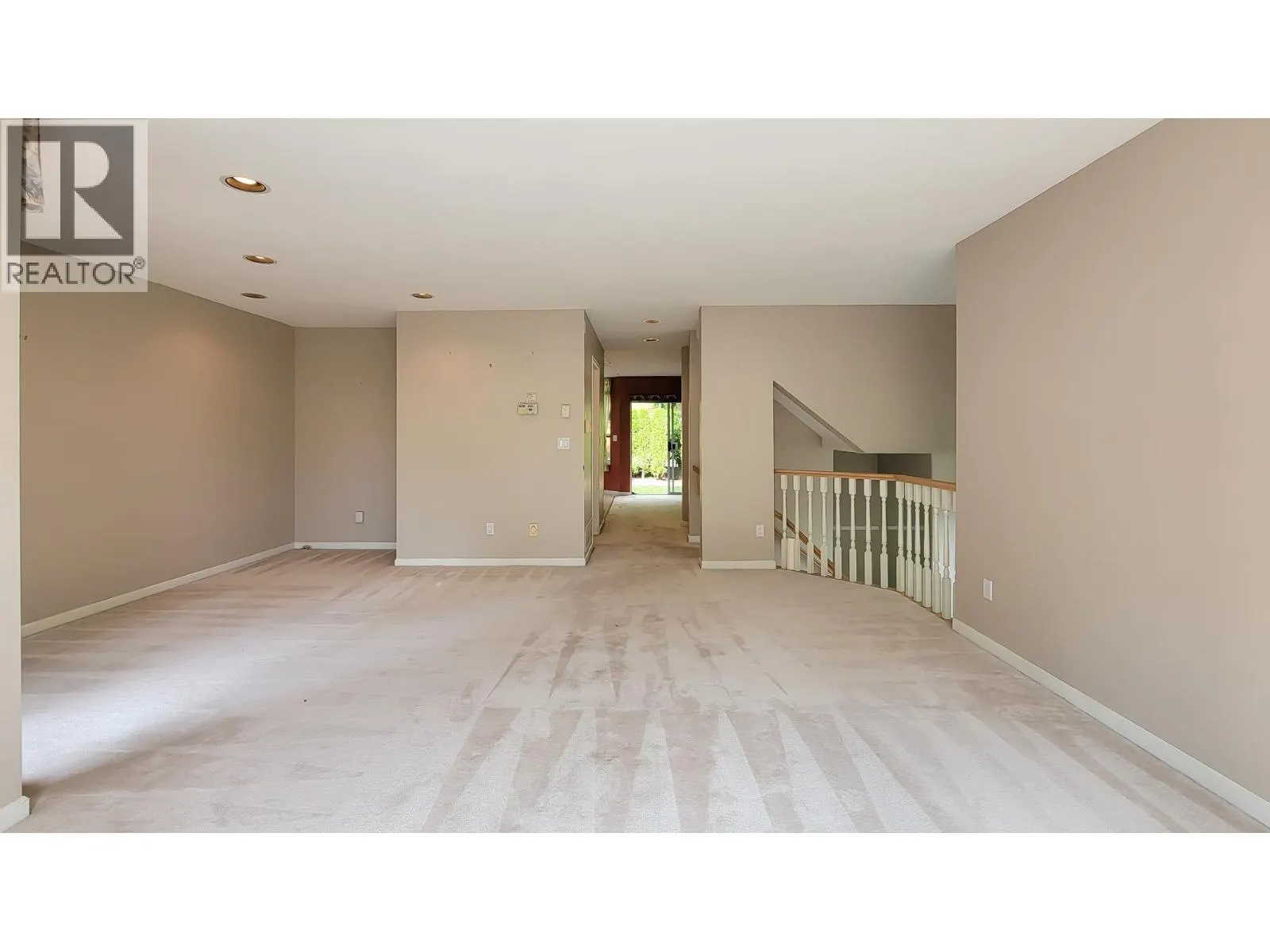8 2990 PANORAMA DRIVE