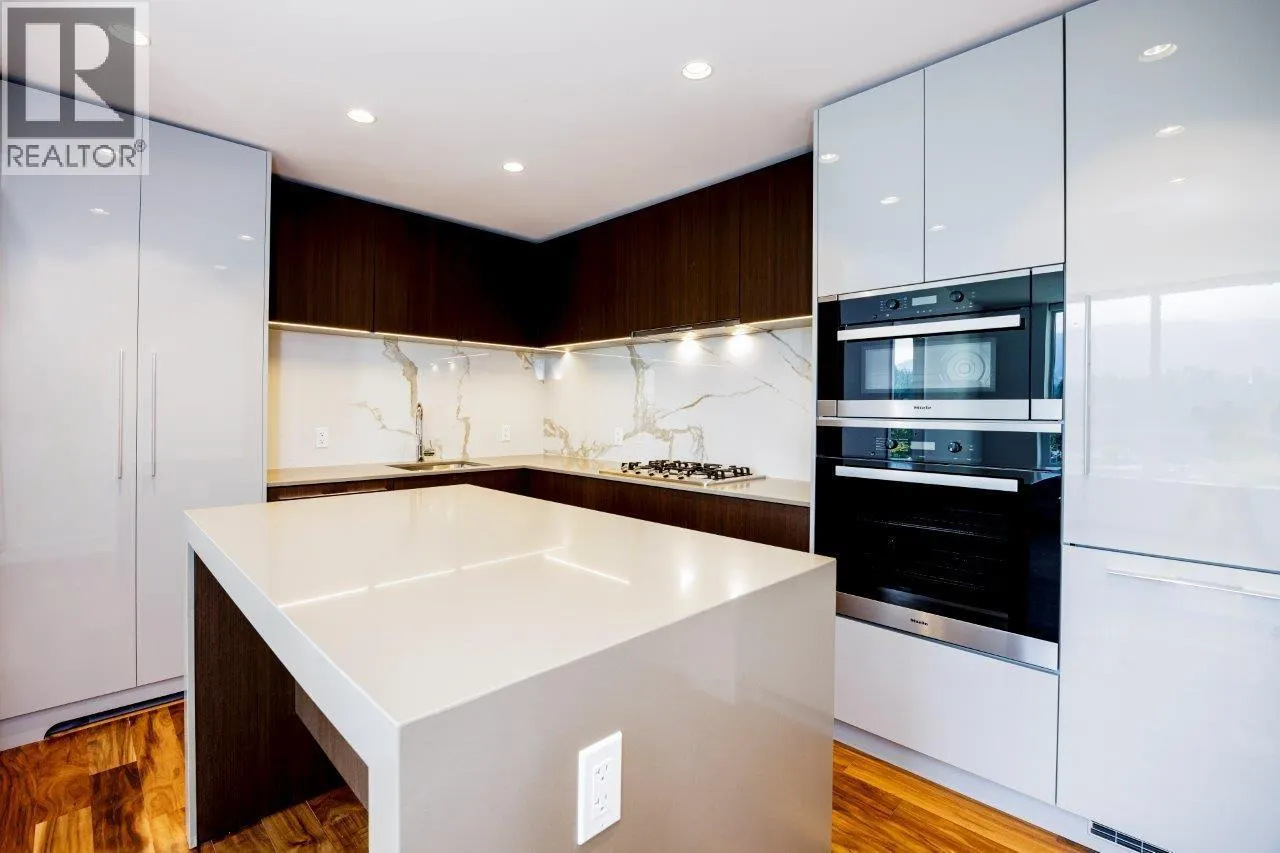 1008 1632 LIONS GATE LANE