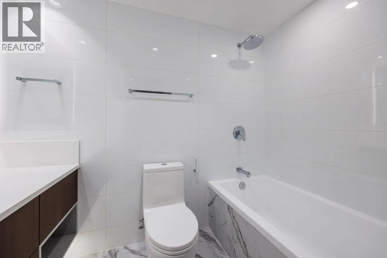 1008 1632 LIONS GATE LANE